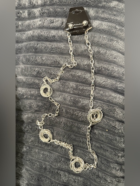 Taramanda Jewelry - Taramanda silver tone necklace and earrings set with circular charms